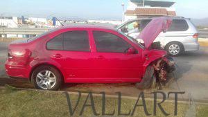 PIERDE EL CONTROL Y SE IMPACTA EN MURO DE CONTENCIÓN.