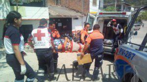 TERMINÓ BAJO EL MOTOCARRO AL GANARLE EL PESO