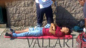 Viajaban 3 a bordo de una moto, terminaron con lesiones y fracturas