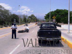 Por descuido choca contra una camioneta 2 Por descuido choca contra una camioneta