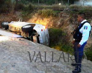 Cae a zanja en Villas Las Flores