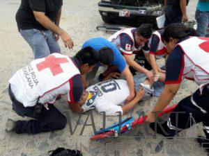 Repartidor se estampa contra una pick-up