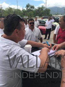 Condenan vallartenses amenazas de bloqueo por parte de taxistas