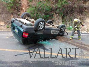 Vuelca familia; al menos cuatro lesionados