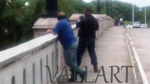 Policías abaten a tiros a presunto asaltante en el río Pitillal