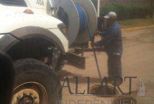 Vecinos de Pitillal sufren por fuga de aguas negras