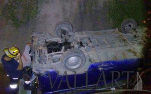 “Ni pa´ ti ni pa´ mi”, le dice a su ex y tira la camioneta al canal