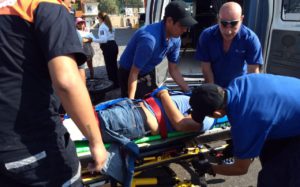 Carambola deja a motociclista en el piso