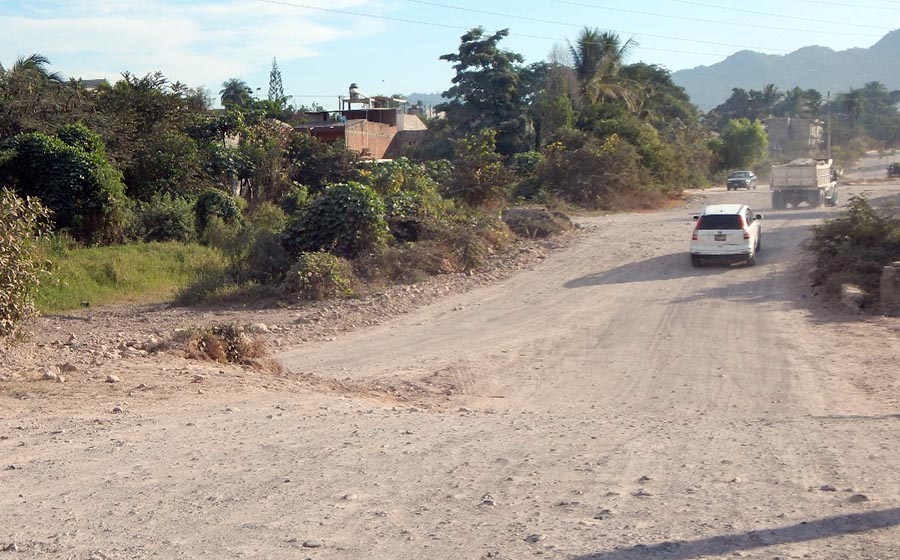 Ni una piedra del nuevo puente en avenida De los Poetas