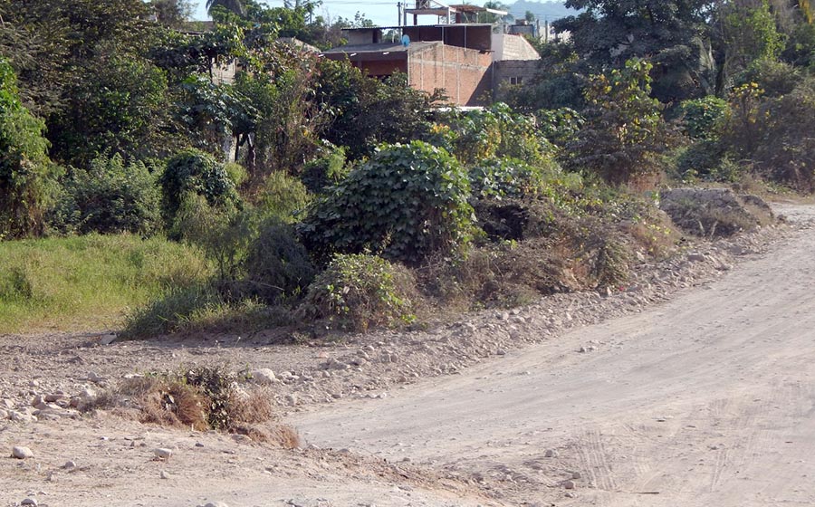 Ni una piedra del nuevo puente en avenida De los Poetas