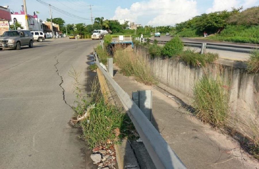 No peligran vecinos de Hipódromo por cuarteadura en avenida De Los Poetas