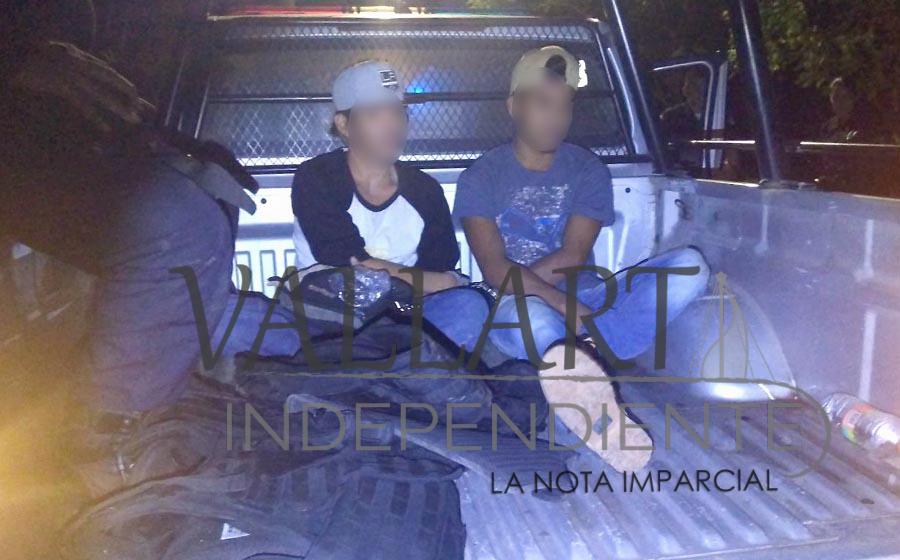Atrapan a dos maleantes; traían un arma de perdigones