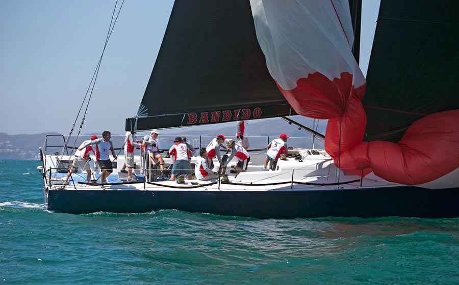 Vallarta Cup Race Series llena con coloridos veleros la bahía de Banderas