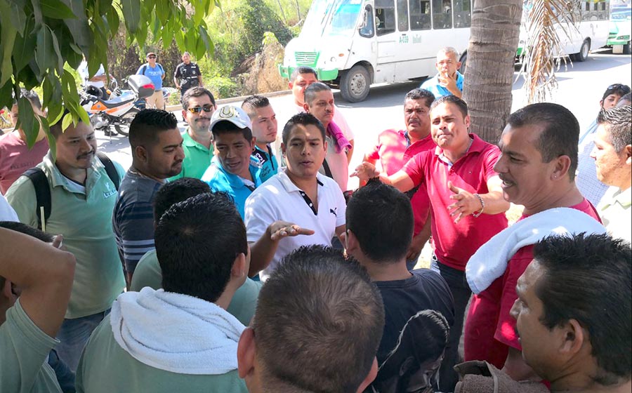 Camioneros se van a huelga por falta de pago; amagan con parar el servicio este jueves