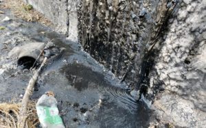 Derivado de petróleo se derrama en la 5 de diciembre sin intervención de la autoridad