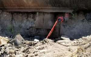 Empeora derrame de chapopote en la 5 de Diciembre