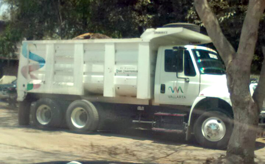 Acusan uso de maquinaria del municipio a favor de Arturo Dávalos