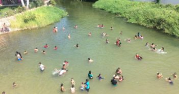 VALLARTENSES TAMBIÉN APROVECHAN VACACIONES PARA DISFRUTAR DE SU PUERTO.
