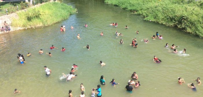 VALLARTENSES TAMBIÉN APROVECHAN VACACIONES PARA DISFRUTAR DE SU PUERTO.