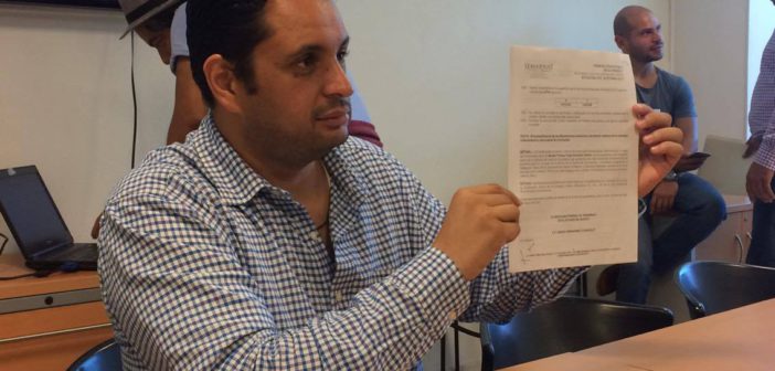 IDENTIFICAN A FRAUDEADORES DE PERMISOS FALSOS PARA AMBULANTAJE EN PLAYAS DE PUERTO VALLARTA.