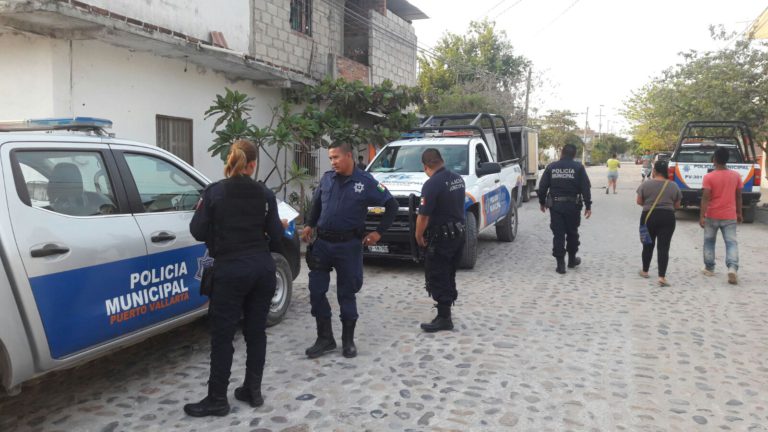 Reportan a joven herida con arma blanca al 911. 2 Reportan a joven herida con arma blanca al 911.