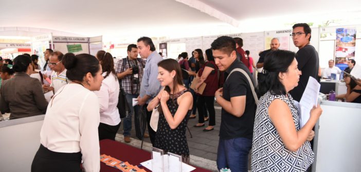 Se ofertaron más de mil 200 vacantes en la feria del empleo hotelera 2017.