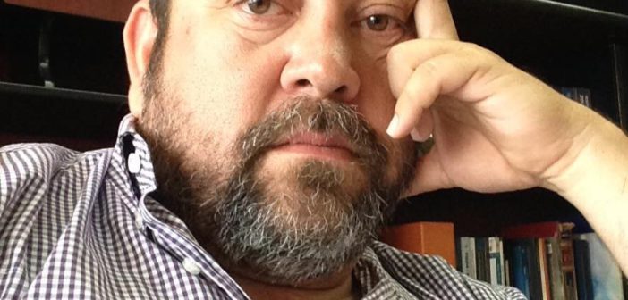 Ex asesor de "peri Cuevas" sera investigado por haber tenido doble cargo público.