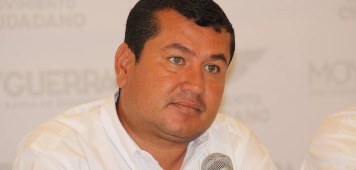 REPARTE MOISÉS GUERRA GOLPES A SUS CONTRINCANTES.