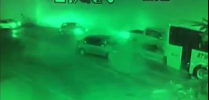 Se impacto con vehículos que esperaban la luz verde.