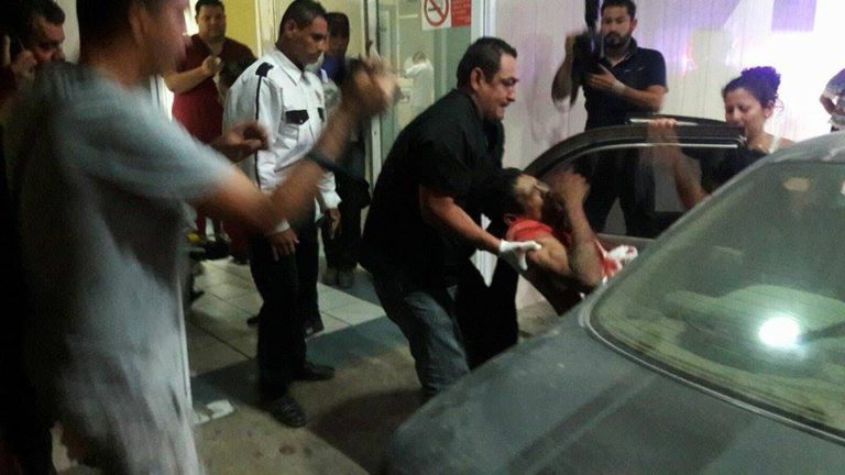 Apuñalan al Irving de la colonia Campestre las Cañadas. 4 Apuñalan al Irving de la colonia Campestre las Cañadas.