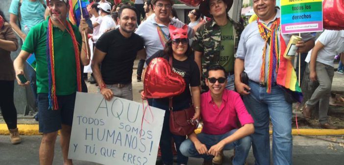 Recaban firmas para reconocer identidad de personas “trans” en Puerto Vallarta.