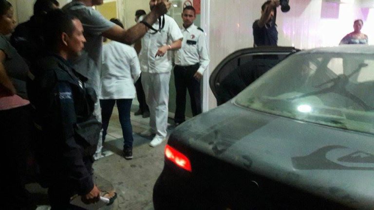 Apuñalan al Irving de la colonia Campestre las Cañadas. 1 Apuñalan al Irving de la colonia Campestre las Cañadas.