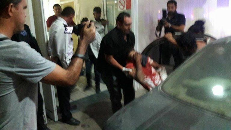 Apuñalan al Irving de la colonia Campestre las Cañadas. 2 Apuñalan al Irving de la colonia Campestre las Cañadas.