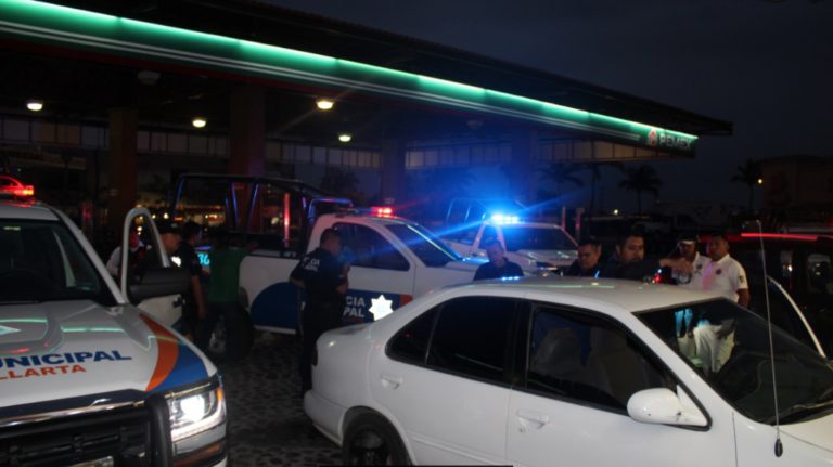 Roban a mano armada un Rolex en Marina Vallarta.