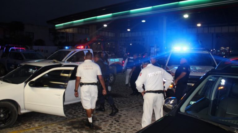 Roban a mano armada un Rolex en Marina Vallarta.