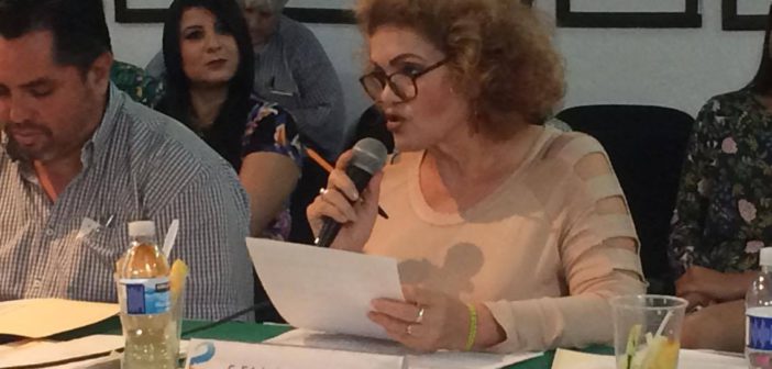 Propone regidora un espacio en los panteones de Vallarta para las cenizas de fallecidos.