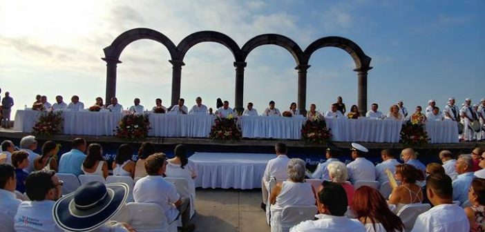 Celebra el cabildo sesión solemne por aniversario de Puerto Vallarta.