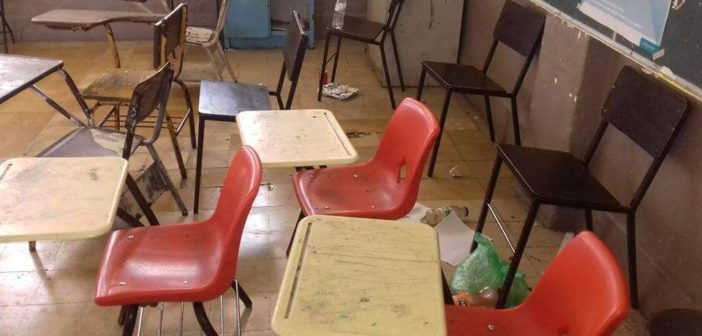 Basurero en aulas dejaron funcionarios de casillas.