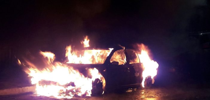 Se incendiaron dos vehículos en la madrugada de este jueves.