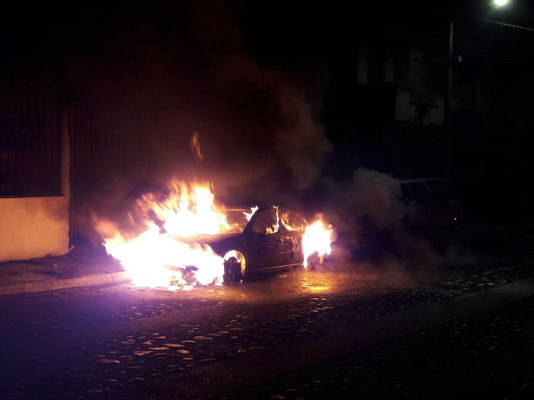 Se incendiaron dos vehículos en la madrugada de este jueves.