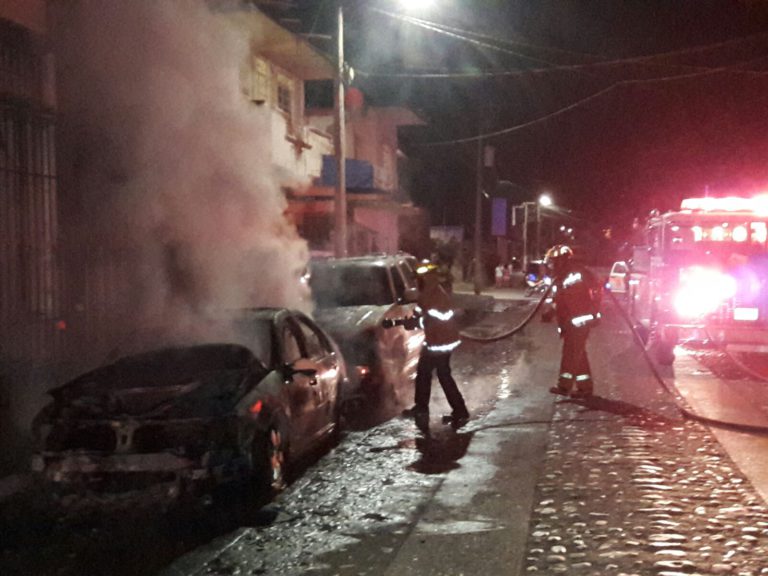 Se incendiaron dos vehículos en la madrugada de este jueves.