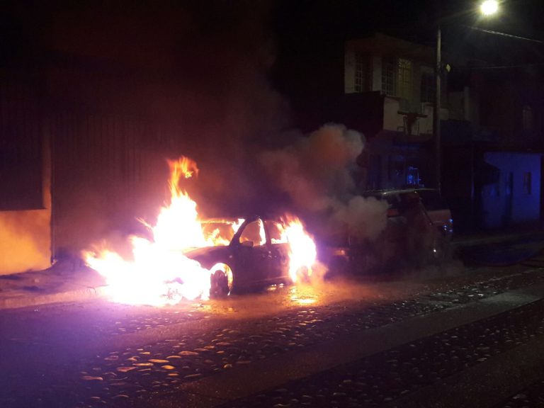 Se incendiaron dos vehículos en la madrugada de este jueves.