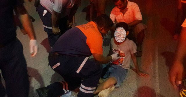 Arrolla a dos menores y escapa