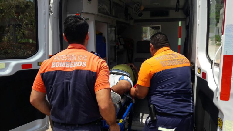 Resulta lesionado al caer de la azotea