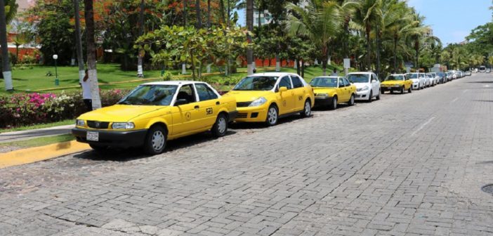 Taxistas ‘combaten’ a Uber, con ofertas