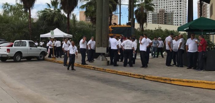 Condenan vallartenses amenazas de bloqueo por parte de taxistas