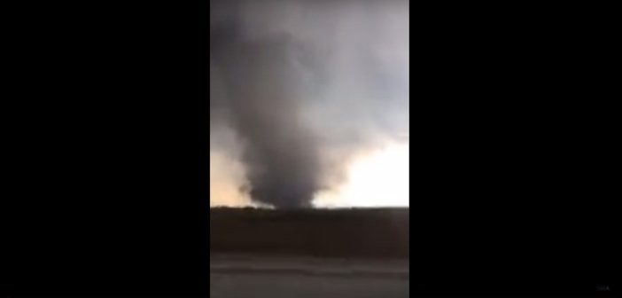 Captan sorprendente tornado en México