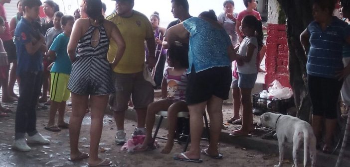 Arrolla a menor y luego la traslada al hospital a falta de ambulancia