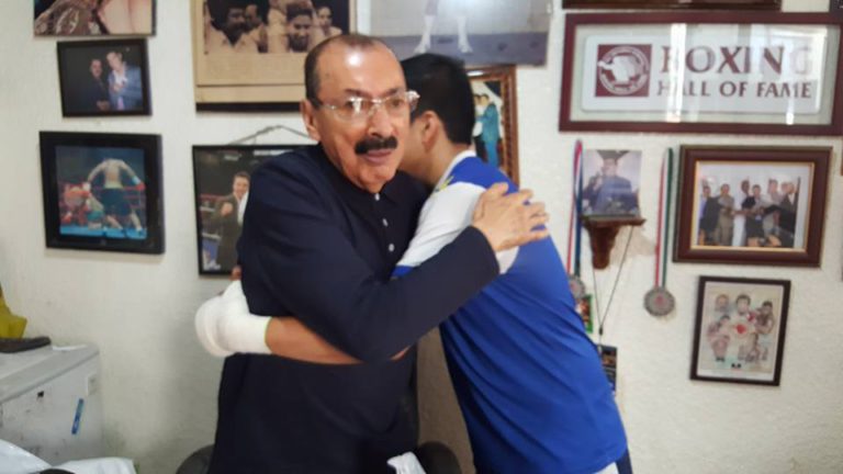 'Nacho' Beristain recibe a ‘la joya’ del boxeo jalisciense