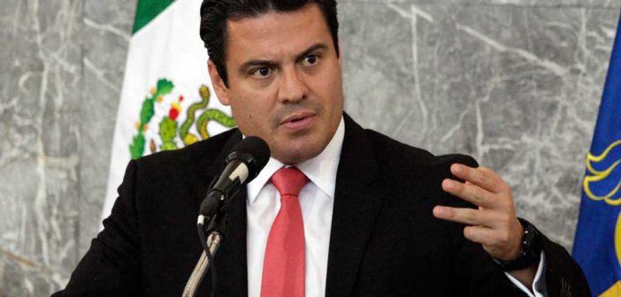 No me voy, son rumores, dice Aristóteles Sandoval